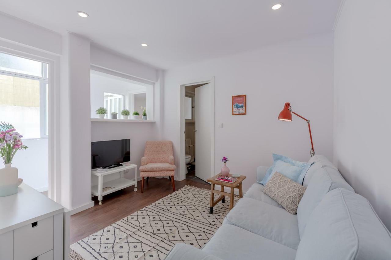 Sunny Apartment With Patio, By Timecooler リスボン エクステリア 写真