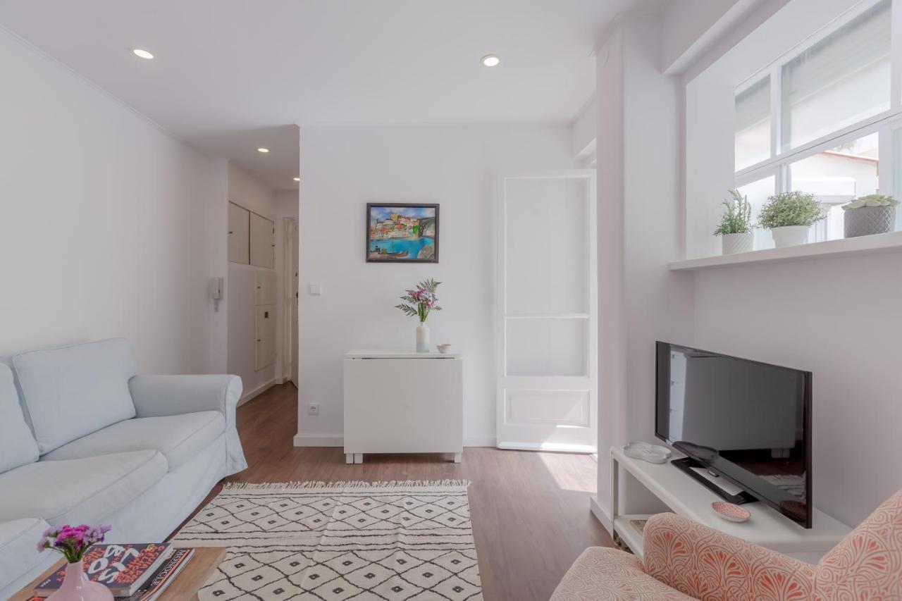 Sunny Apartment With Patio, By Timecooler リスボン エクステリア 写真