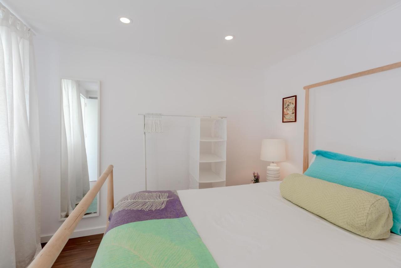 Sunny Apartment With Patio, By Timecooler リスボン エクステリア 写真